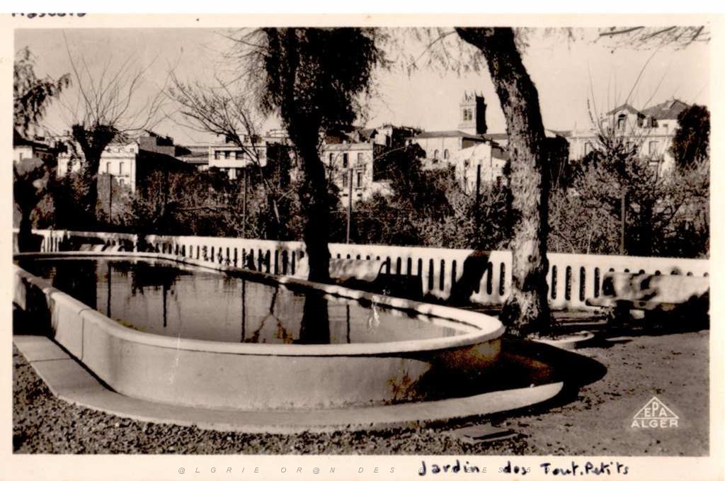 MASCARA 104 LE JARDIN DES TOUT-PETITS.JPG